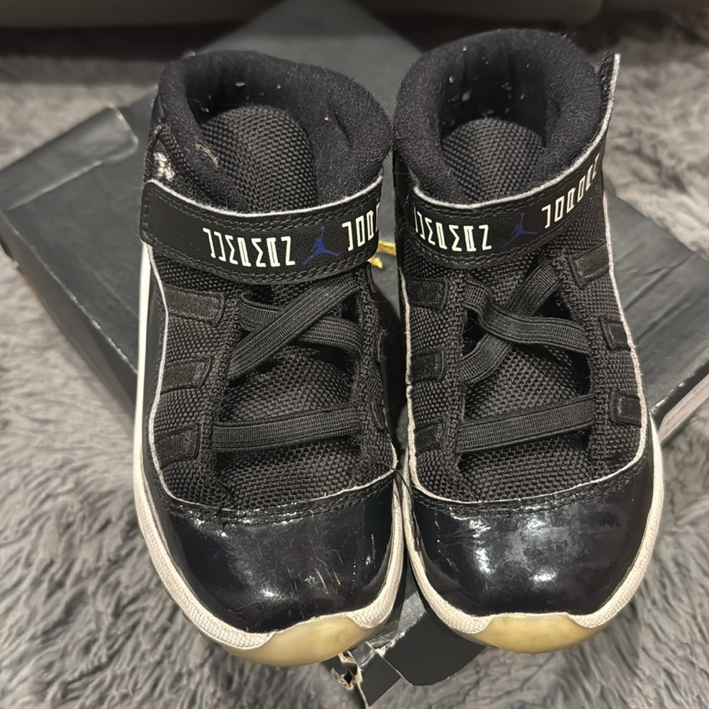 Jordan 11 Retro - Picture 2 of 6